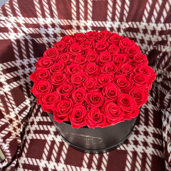 Forever Roses - Picture 3 of 5